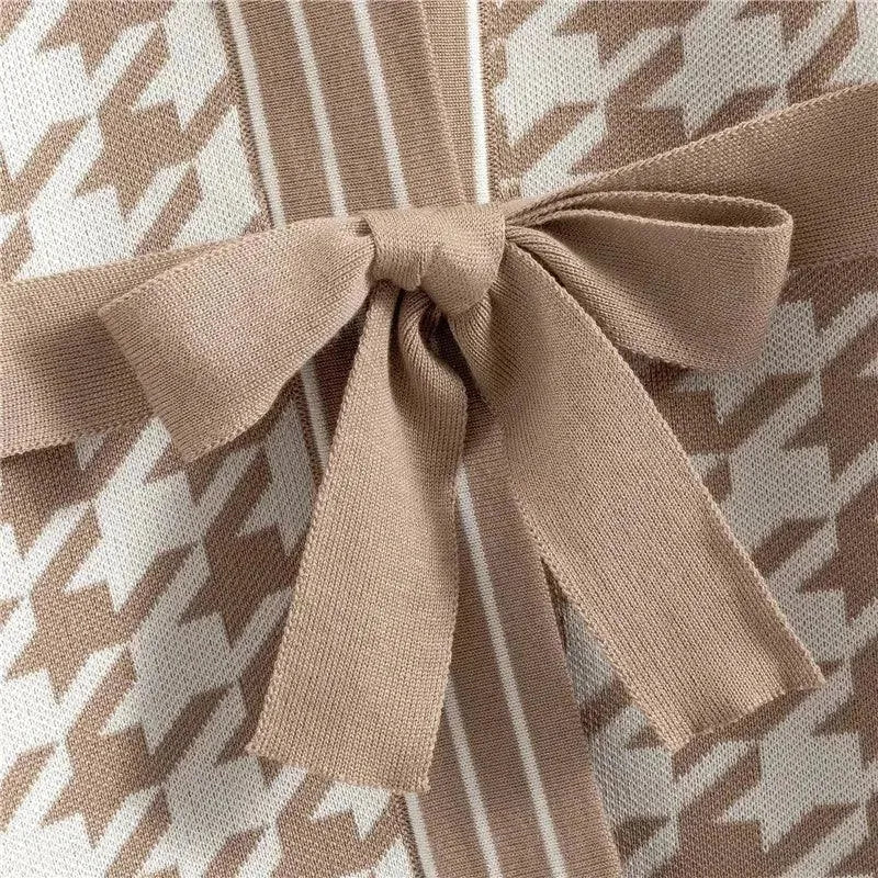 Chic Women Geometric V-Neck Two-Piece Set - Geometric Cardigan Set - LeStyleParfait