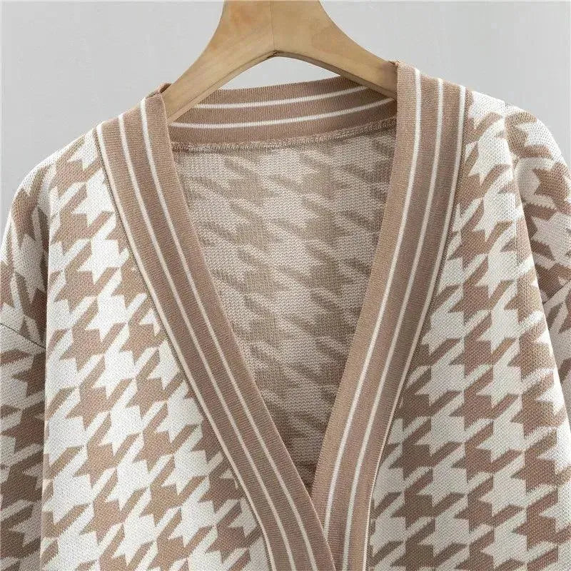 Chic Women Geometric V-Neck Two-Piece Set - Geometric Cardigan Set - LeStyleParfait