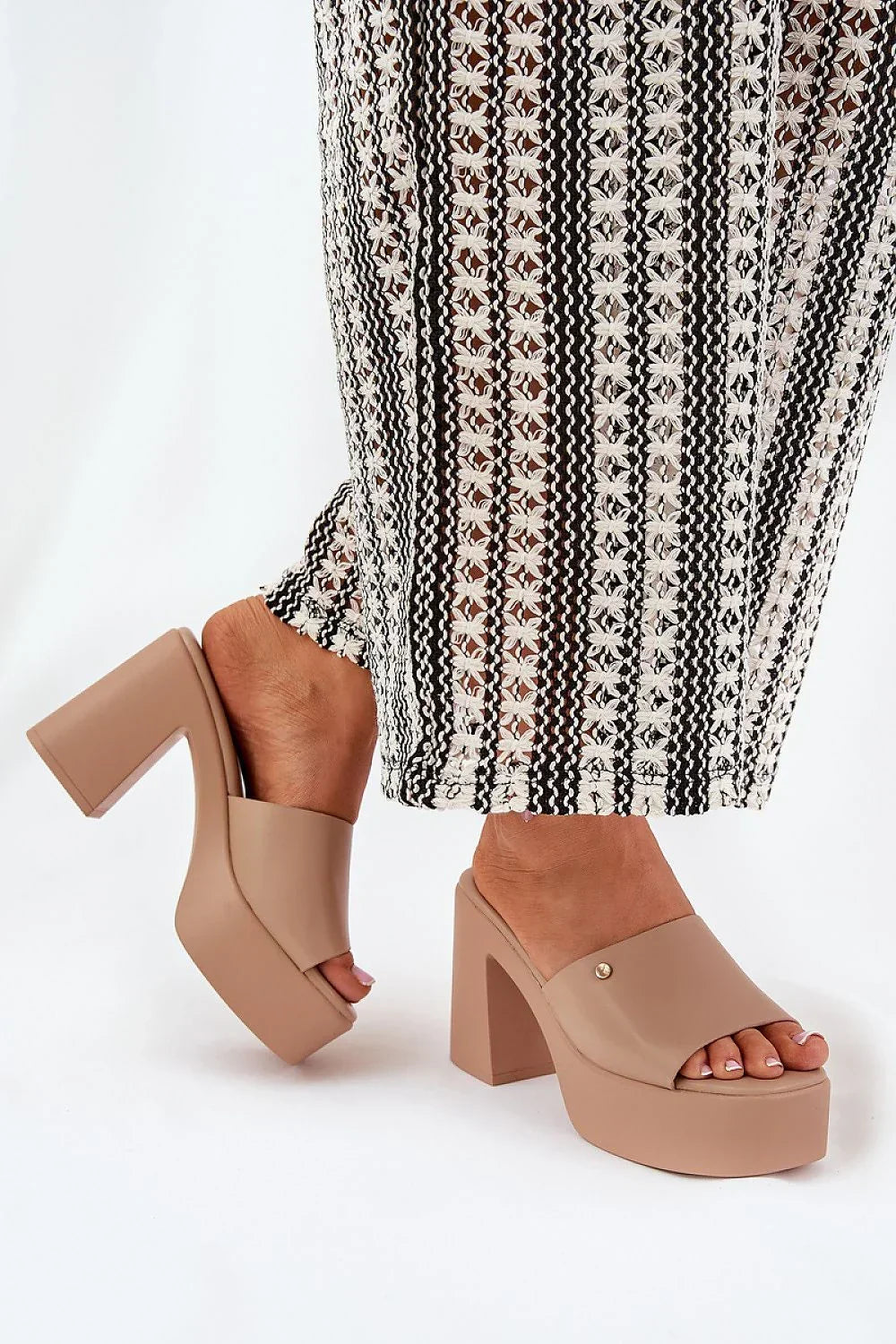  Flip-flops model 209944 Step in style 