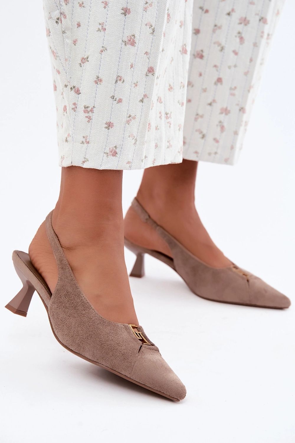 Women's Pointed Toe Slingback Block Heel Pumps - lifestyle shot - LeStyleParfait