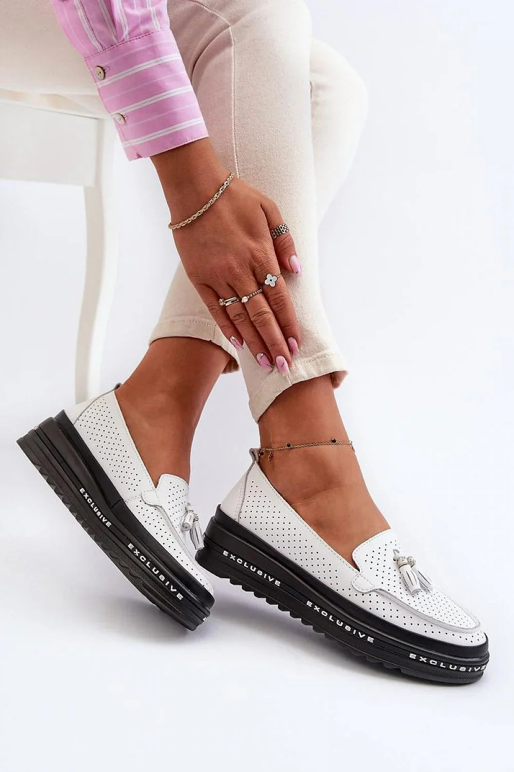 Women’s tassel perforated leather platform moccasins, chunky breathable women’s platform moccasins for spring and autumn